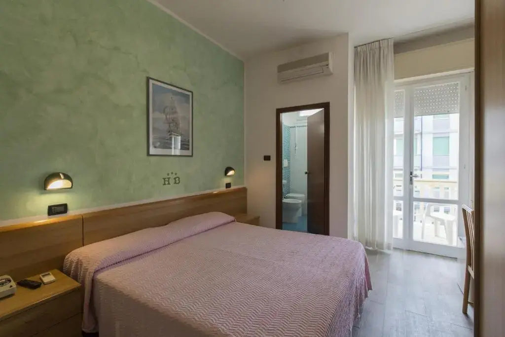 Standard Double room with partial sea view (full double bed)