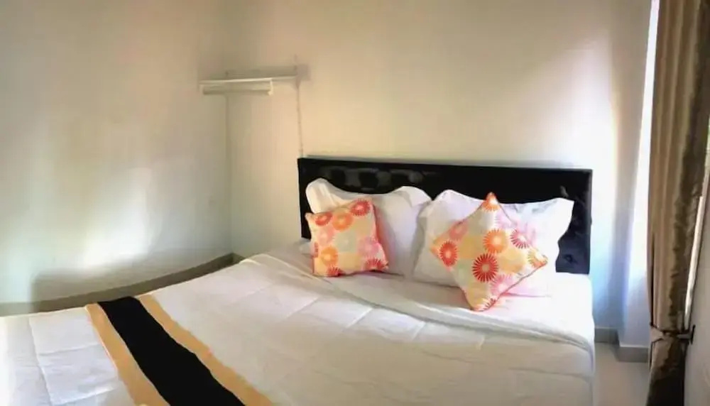 Deluxe Double room (full double bed)