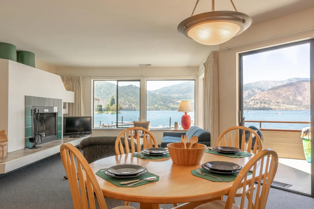 2 Bedrooms Standard room with lake view