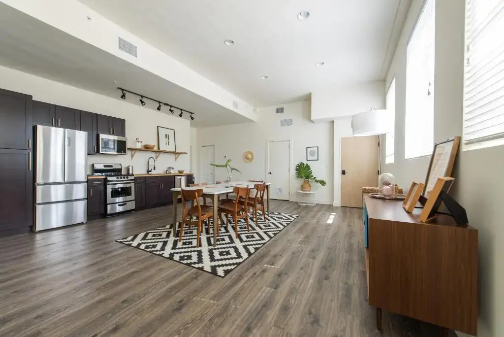 3 Bedrooms Apartment