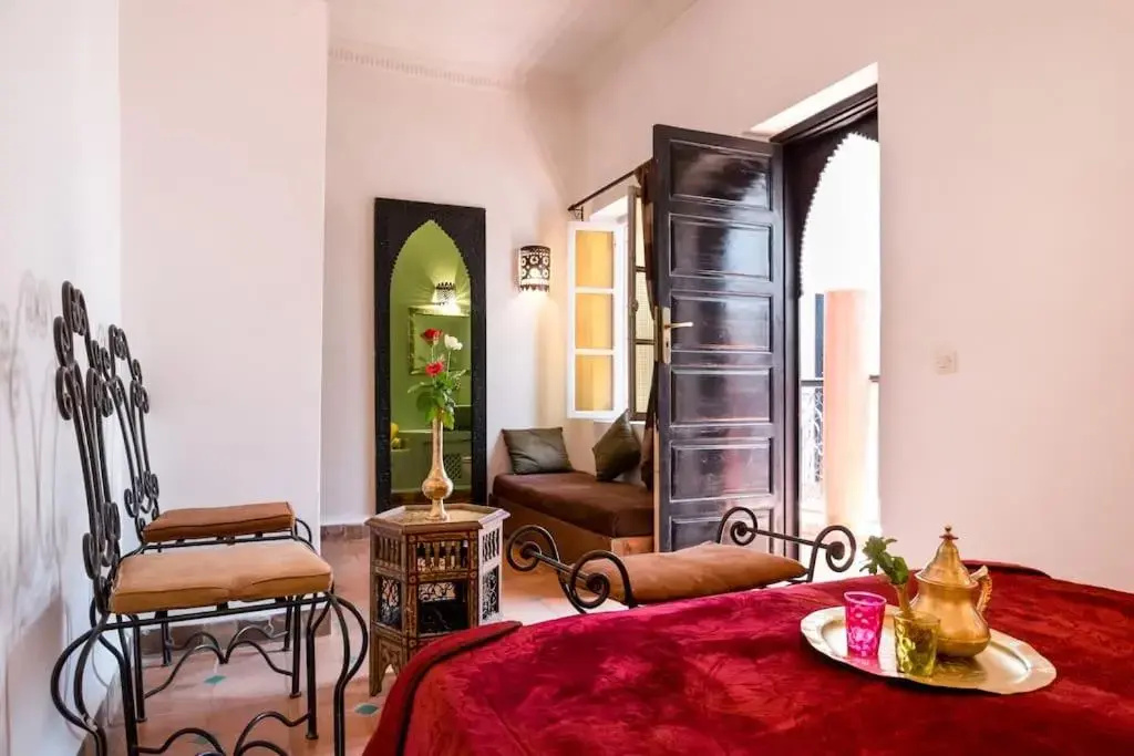 Deluxe Double room (full double bed)
