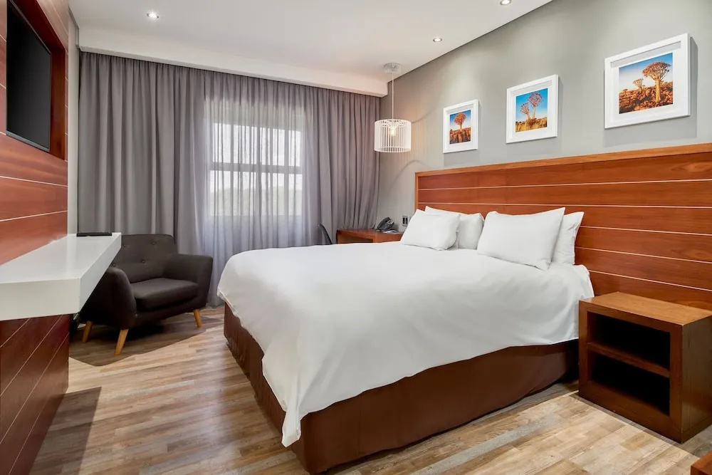 Superior Double room with balcony and with city view (full double bed)