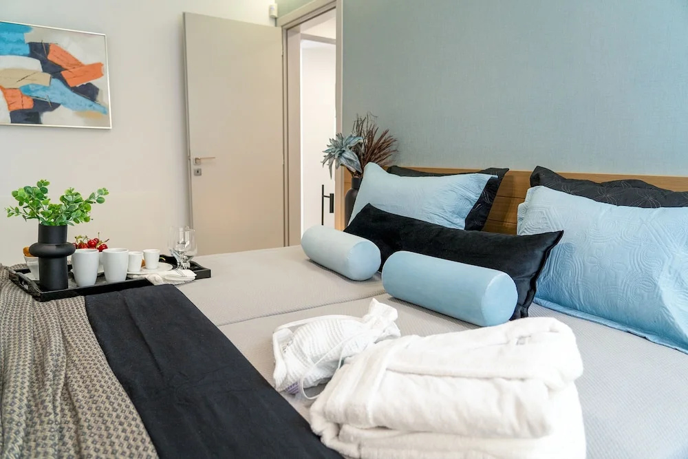The Lop Athens Holiday Luxury Suites — фото
