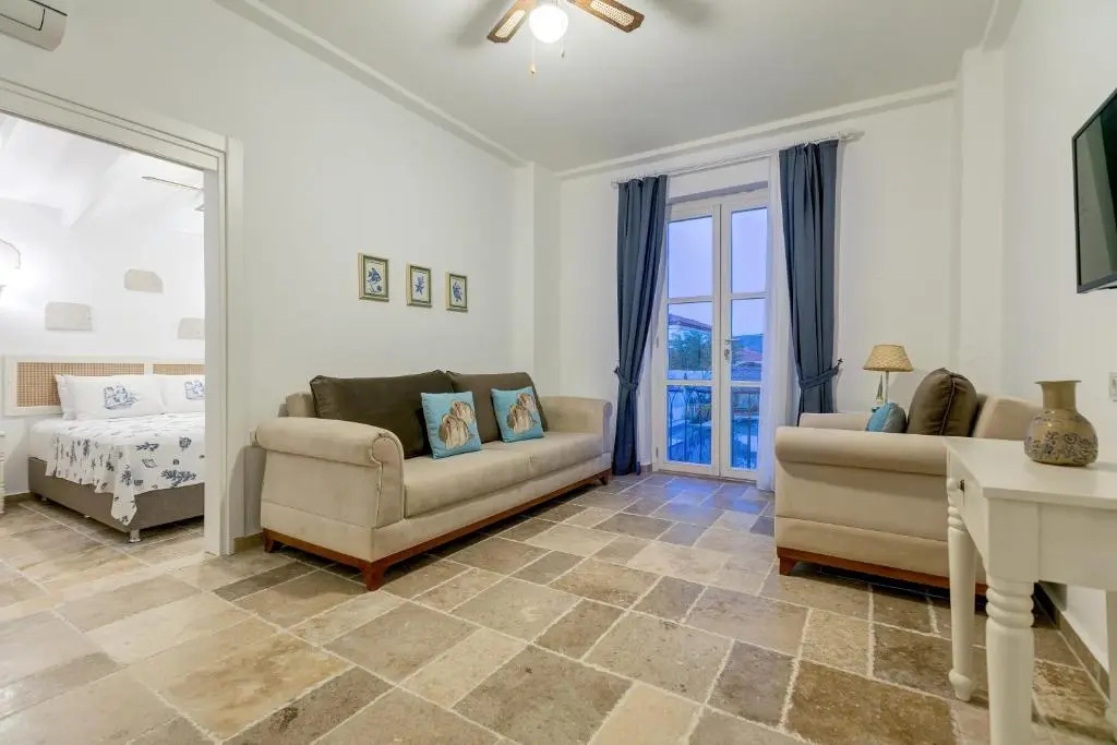 Junior Suite with pool view