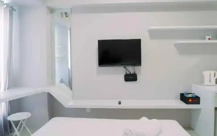Studio Apartment next to Mall at Supermall Mansion By Travelio
