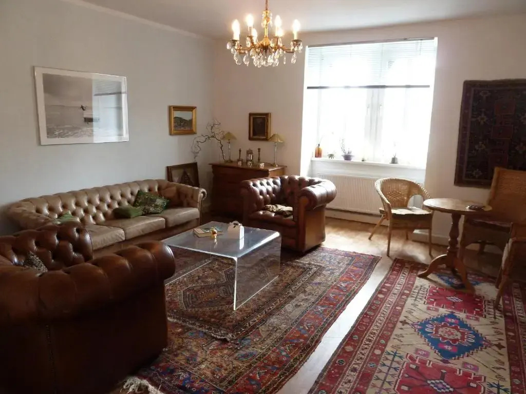 3 Bedrooms Apartment