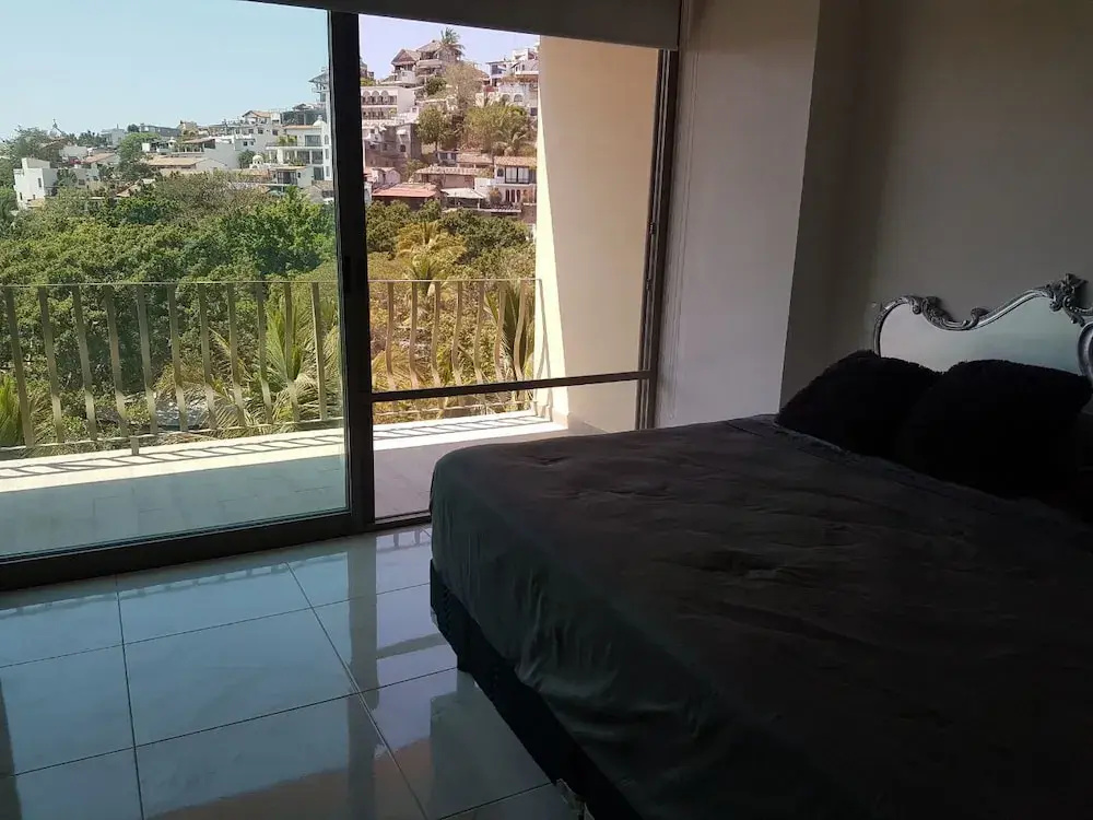 1 Bedroom Apartment with balcony and with mountain view