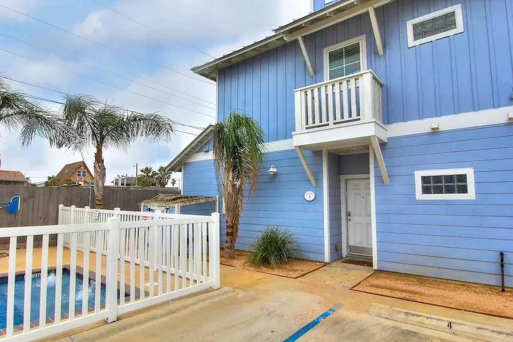 Abalone Cottage 4 by RedAwning