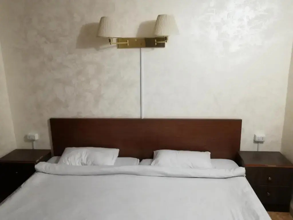 Deluxe Double Suite (full double bed)