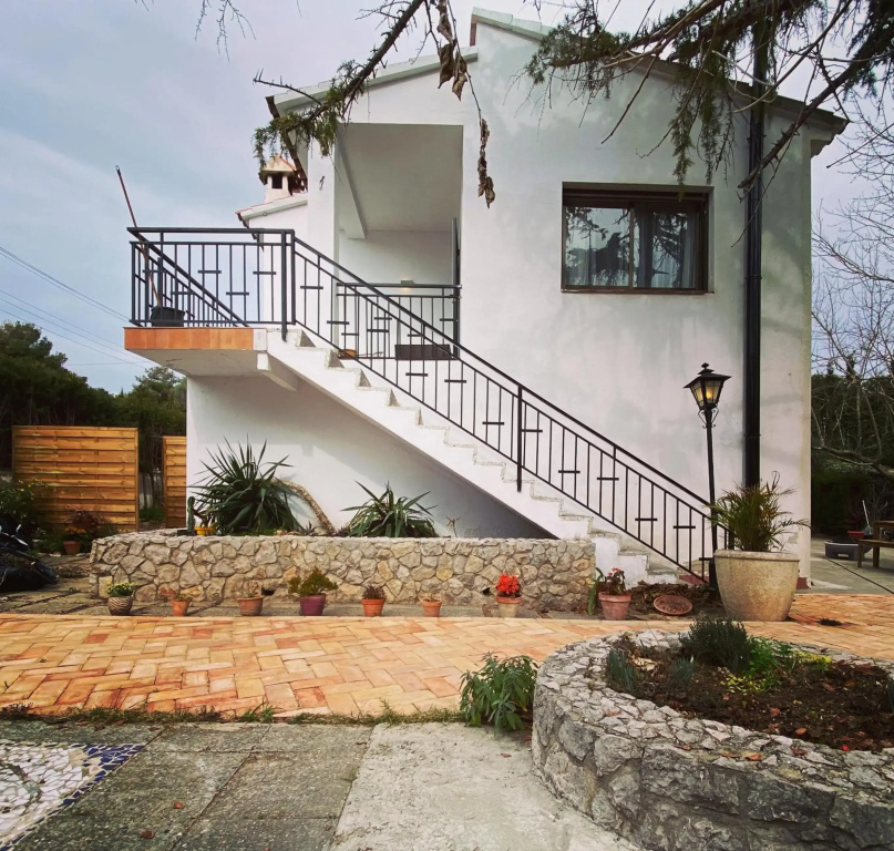 Charming apartment in a duplex with garden & balcony