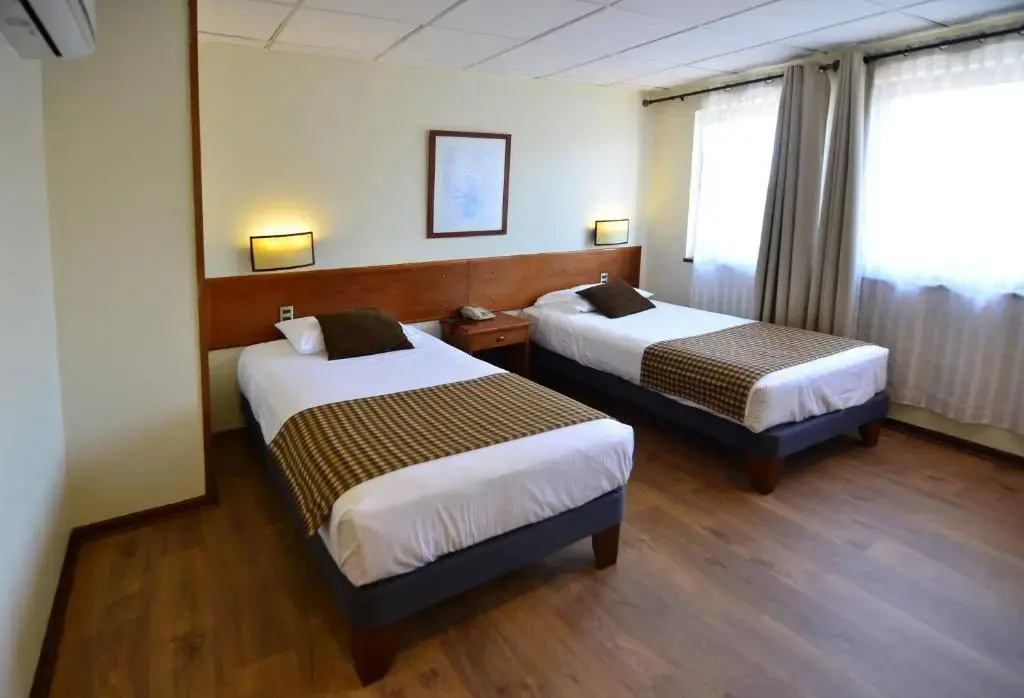 Tur Hotel Santiago - Chambres