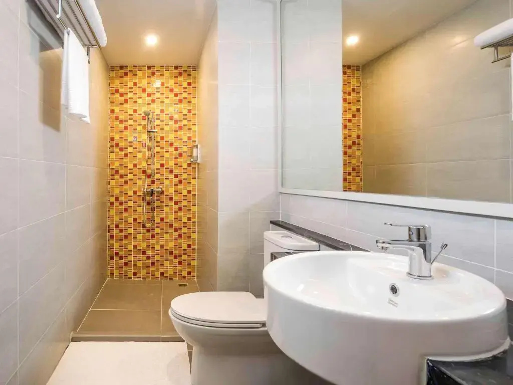 Ibis Styles Bangkok Sukhumvit 50 - Tap to explore photos
