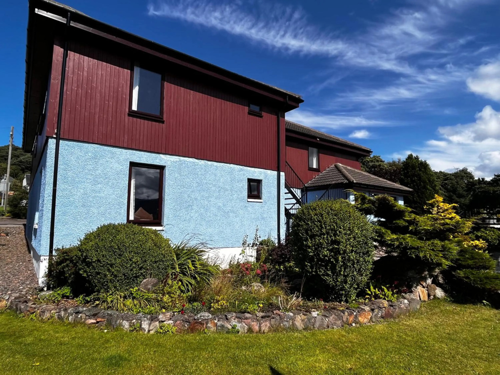 Snowgoose Apartments & Blacksmith Bunkhouse