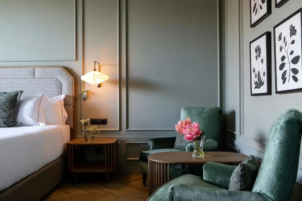 Deluxe Double room (full double bed)
