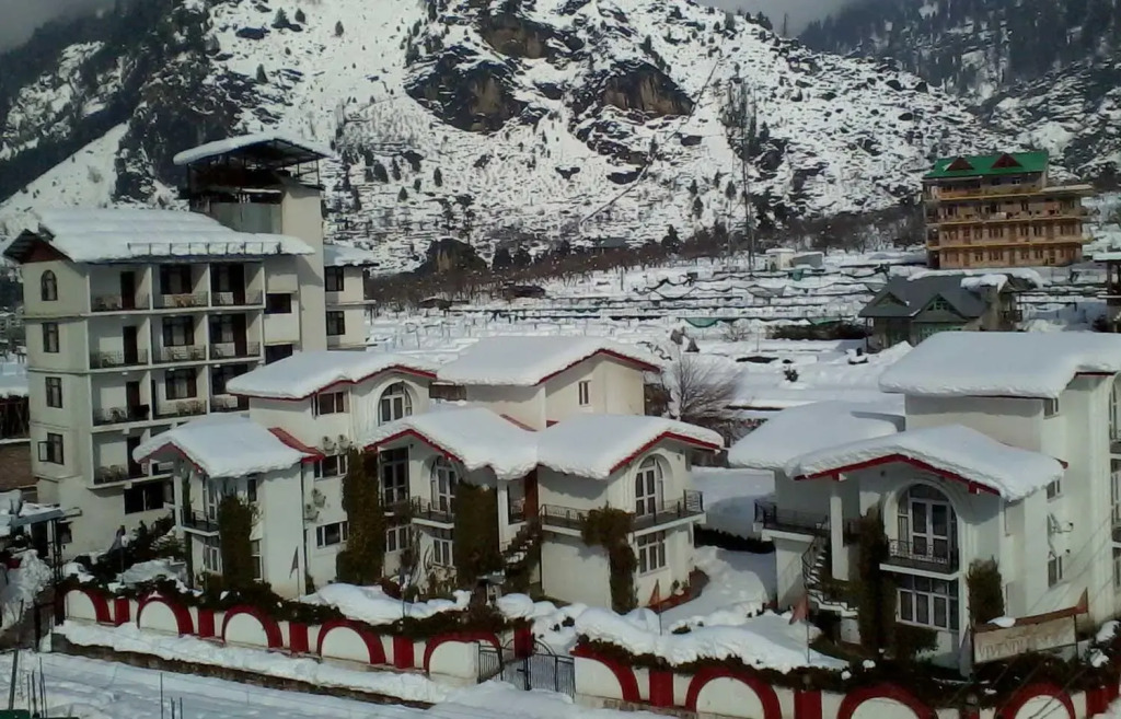 山景高級雙人房，配有大雙人床