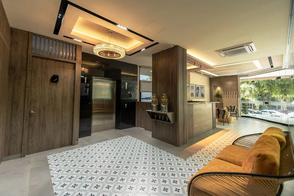 Lobby & Reception