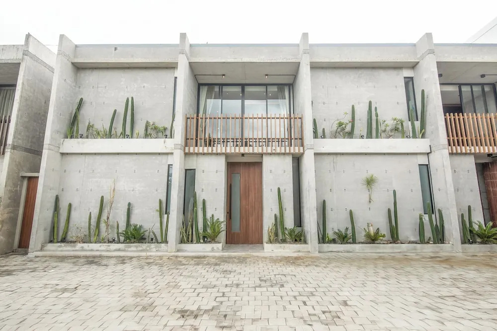 Robyn s Villa New Modern 4 BR Villa Canggu