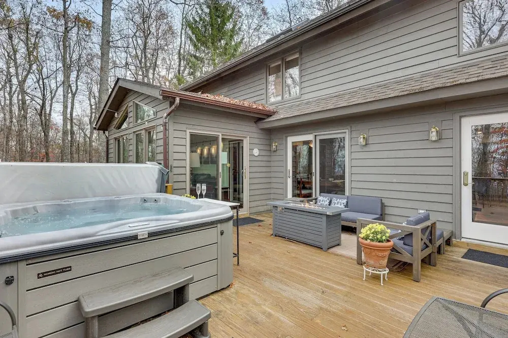 Grand Wintergreen Resort Home w/ Hot Tub!