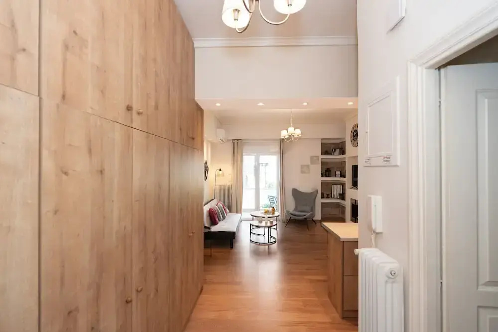 Contemporary Apartment made of Wood and Stone — фото