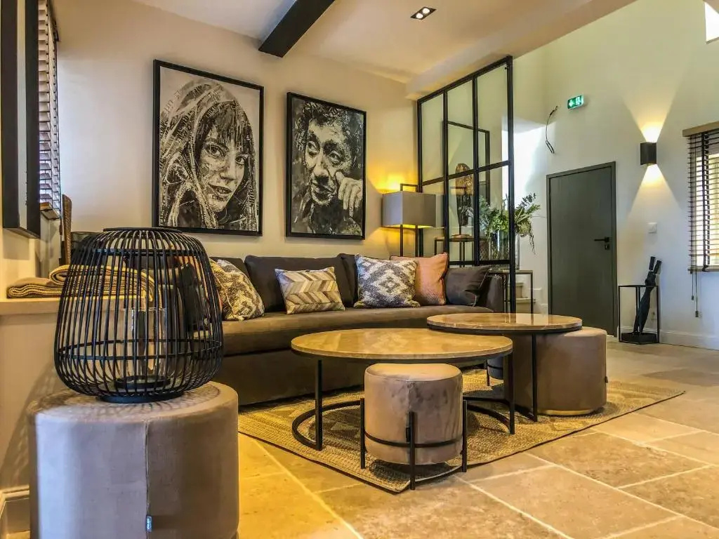 Lobby & Reception
