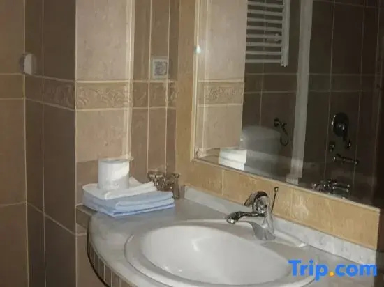 Levantin Inn 1/3 Room N.9