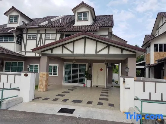 Sitiawan semi D homestay with 4 bedrooms