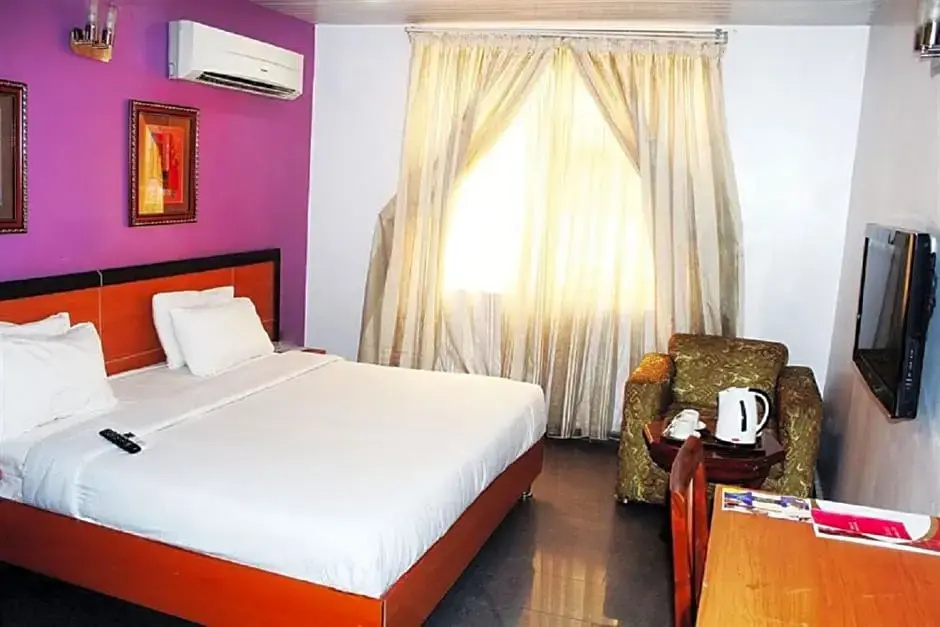 Deluxe Double room (full double bed)