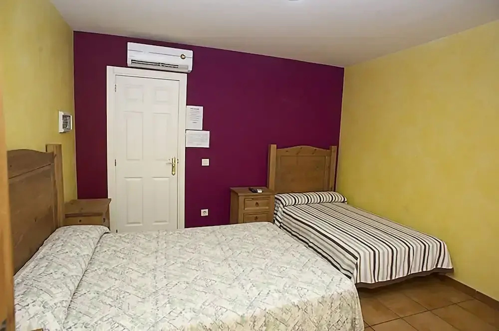Hostal Velarde - фото 2