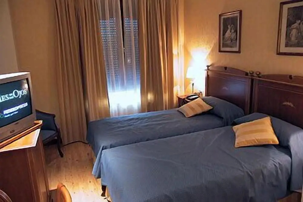 Hotel Santiago — 3