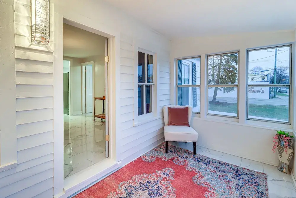 Michigan Retreat w/ Screened-in Porch, Near Lakes!