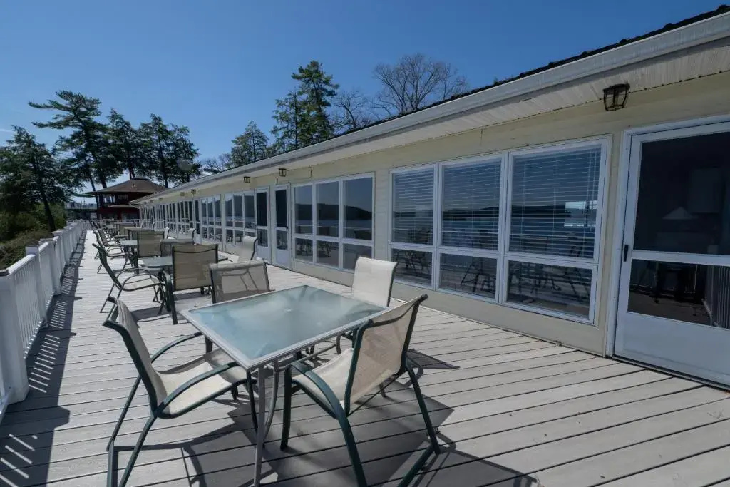 Standard Quadruple room with lake view
