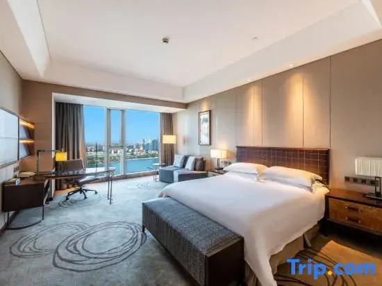 Standard Double room with lake view (full double bed)