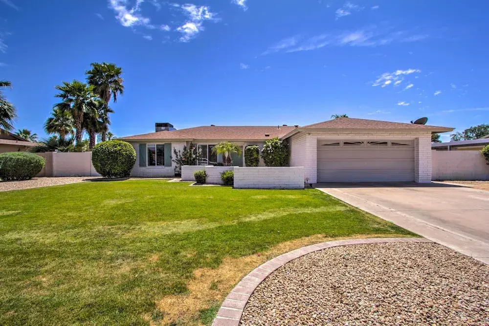Pet-friendly Scottsdale Oasis w/ Pool & Bbq!