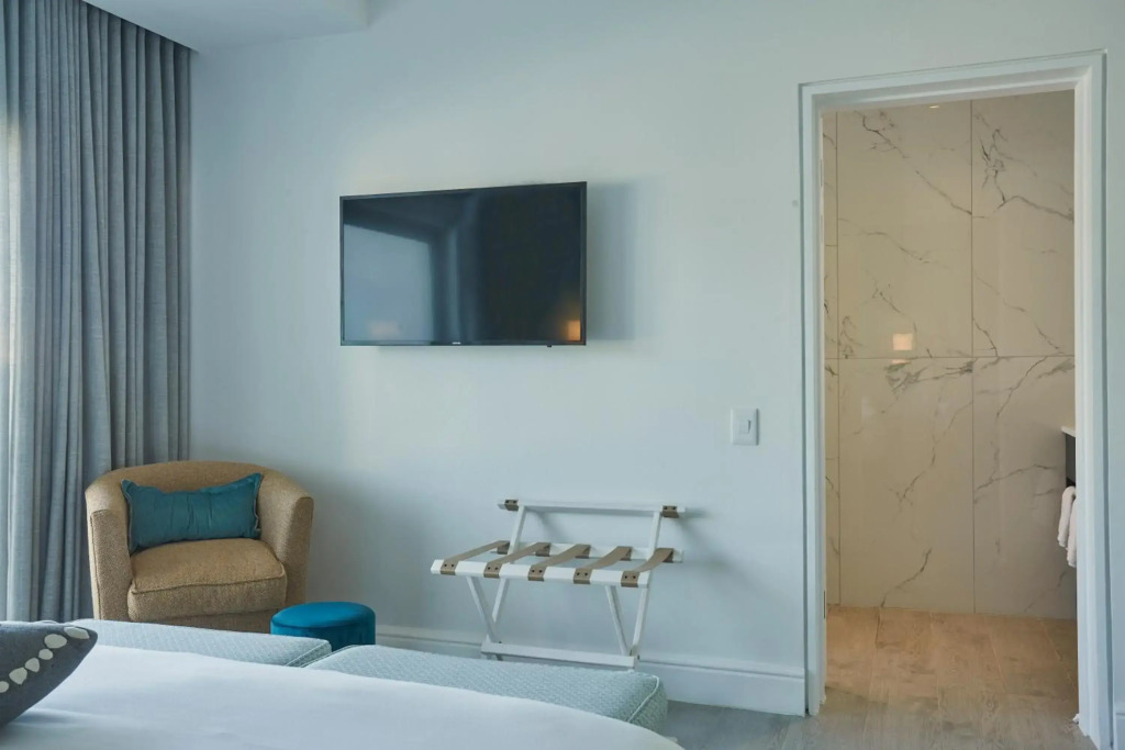 One Marine Drive Boutique Hotel - фото 3