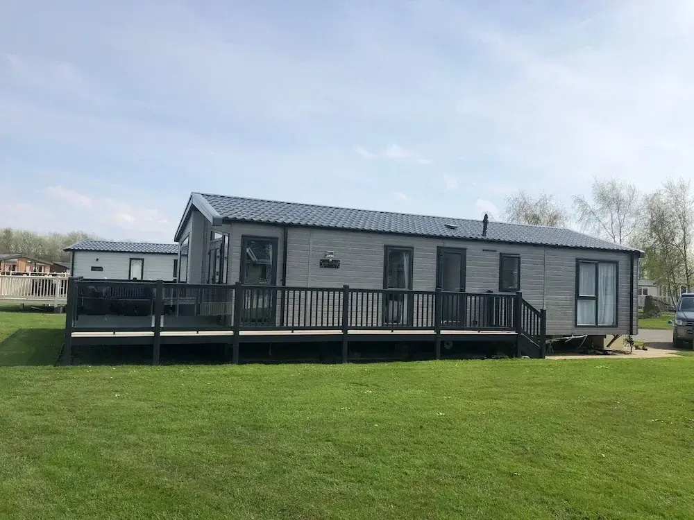 7 Guests - 3 Bedrooms - Pool - Balcony - Parking