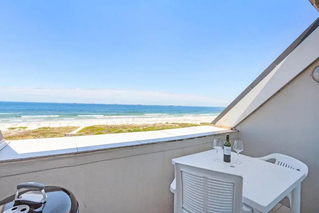 Dolphin Beach H301