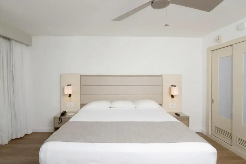 Deluxe Double room with ocean view (full double bed)