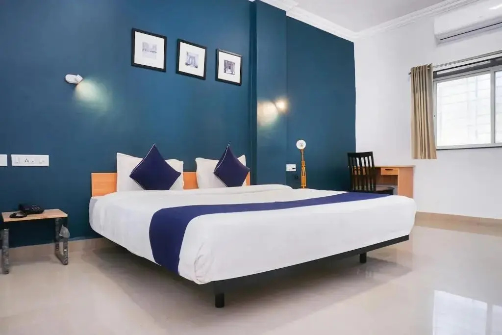 Deluxe Double room with balcony (full double bed)