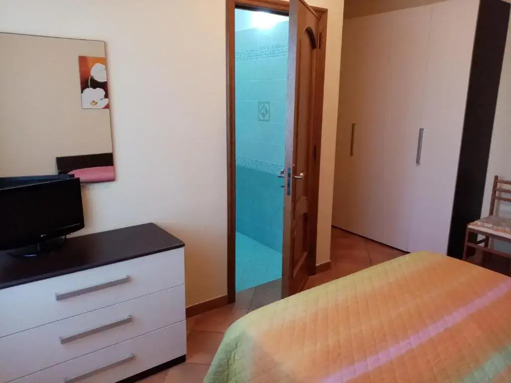 Standard Double room with garden view (full double bed)