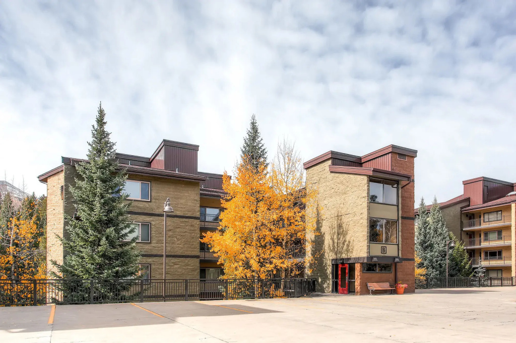 Powderhorn Condominiums by Ski Country Resorts