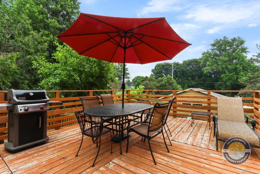Charming, Pet-friendly Lake Retreat
