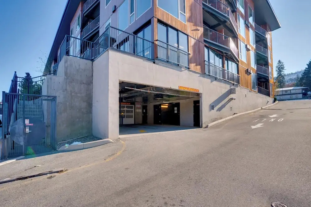 Resort-style Condo w/ Lake Chelan & Mtn Views