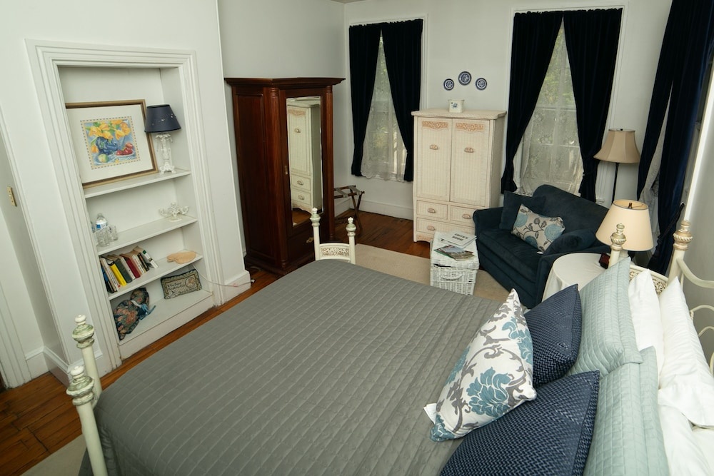 Faunbrook Bed & Breakfast — 5