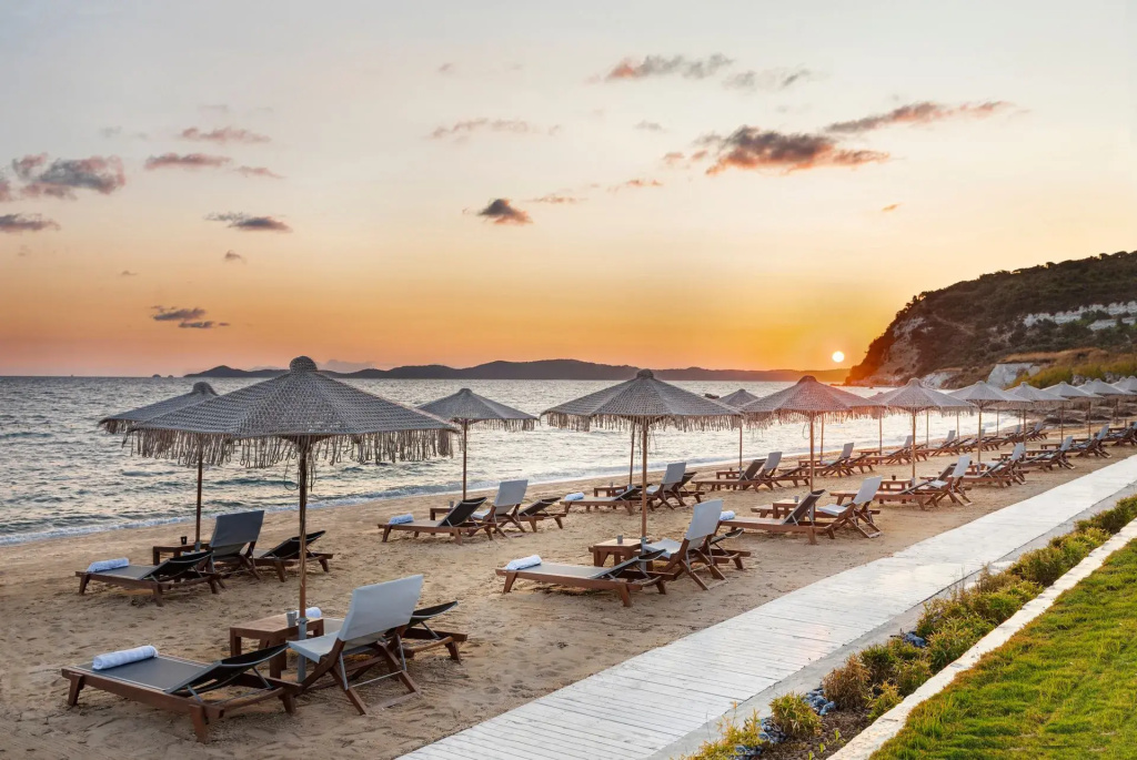 Beach & Waterfront