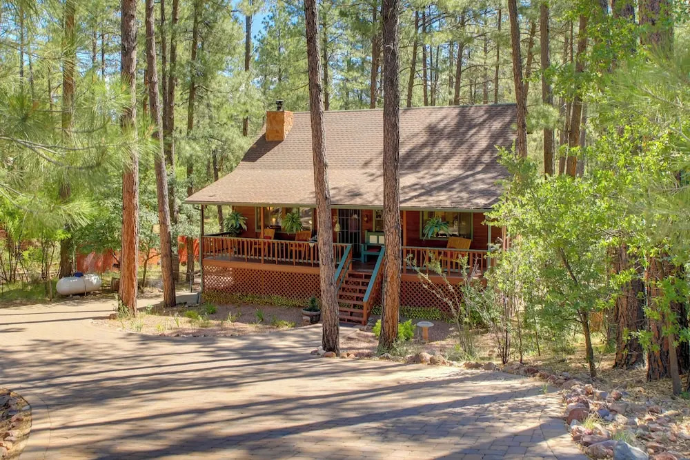 Relax Fireside + Play Games! Hikers Haven in Pine
