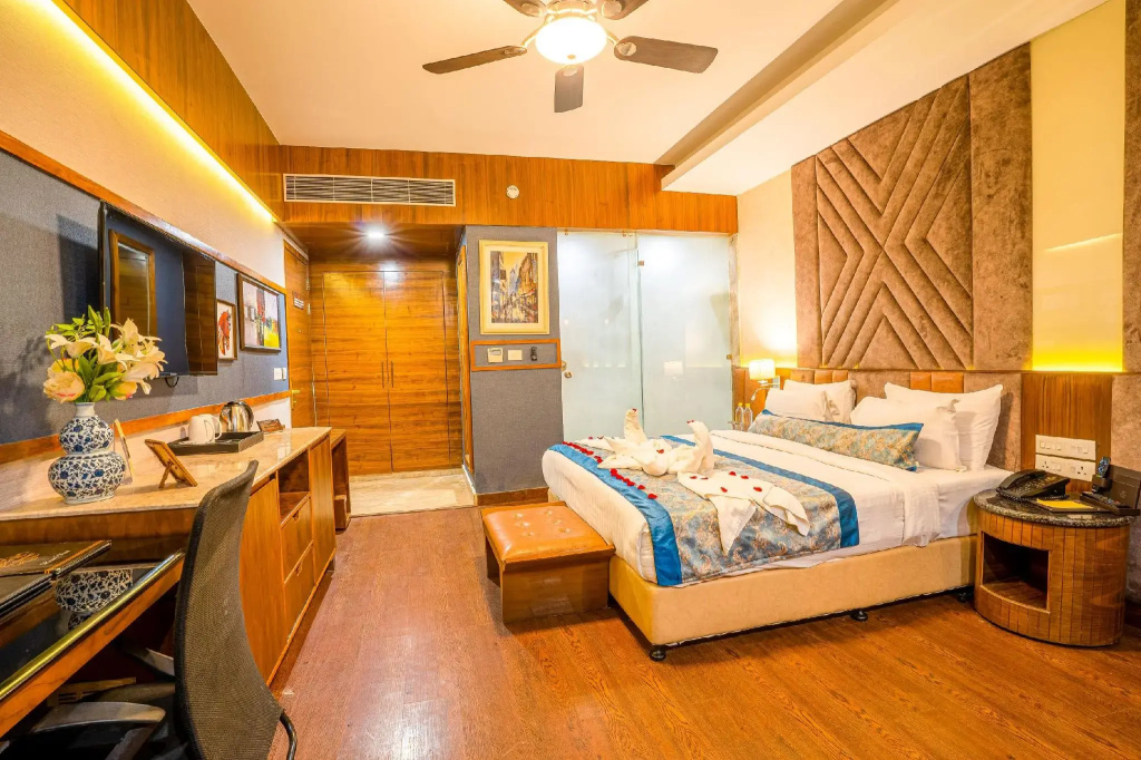 Grand room