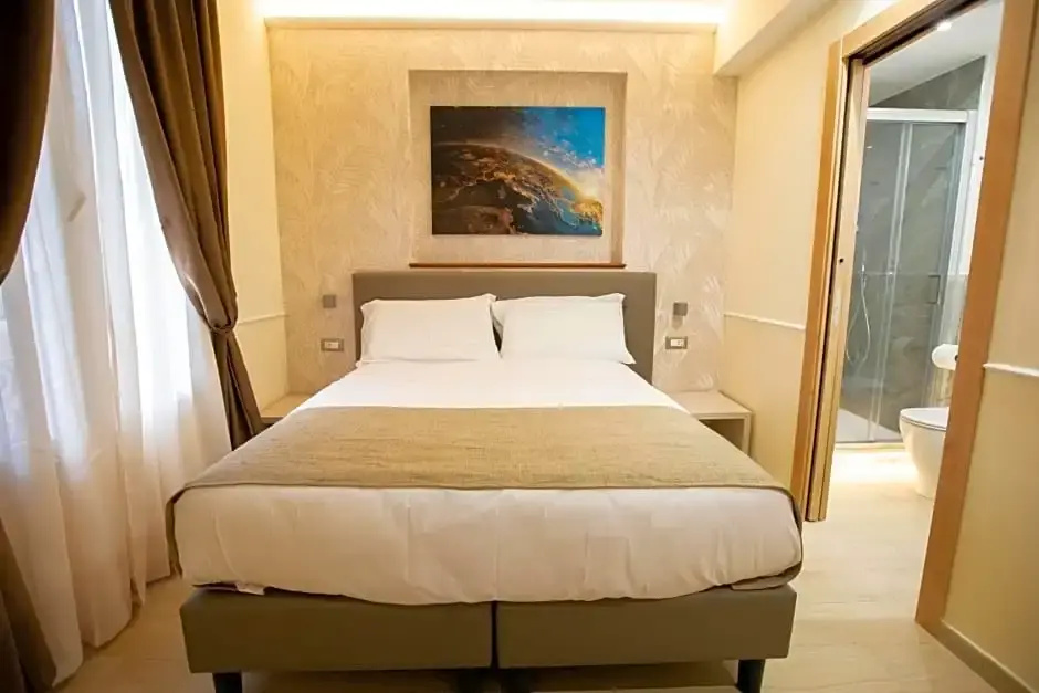Deluxe Double room (full double bed)
