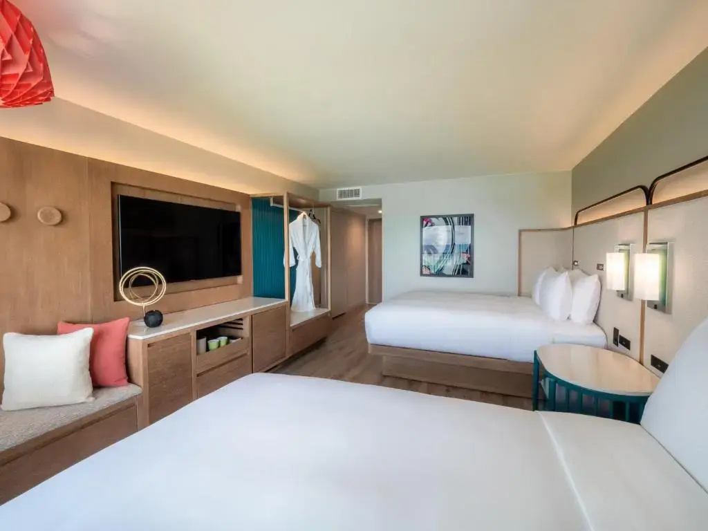 Premium Quadruple Club room oceanfront
