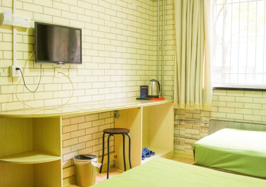 Leo Hostel by null
