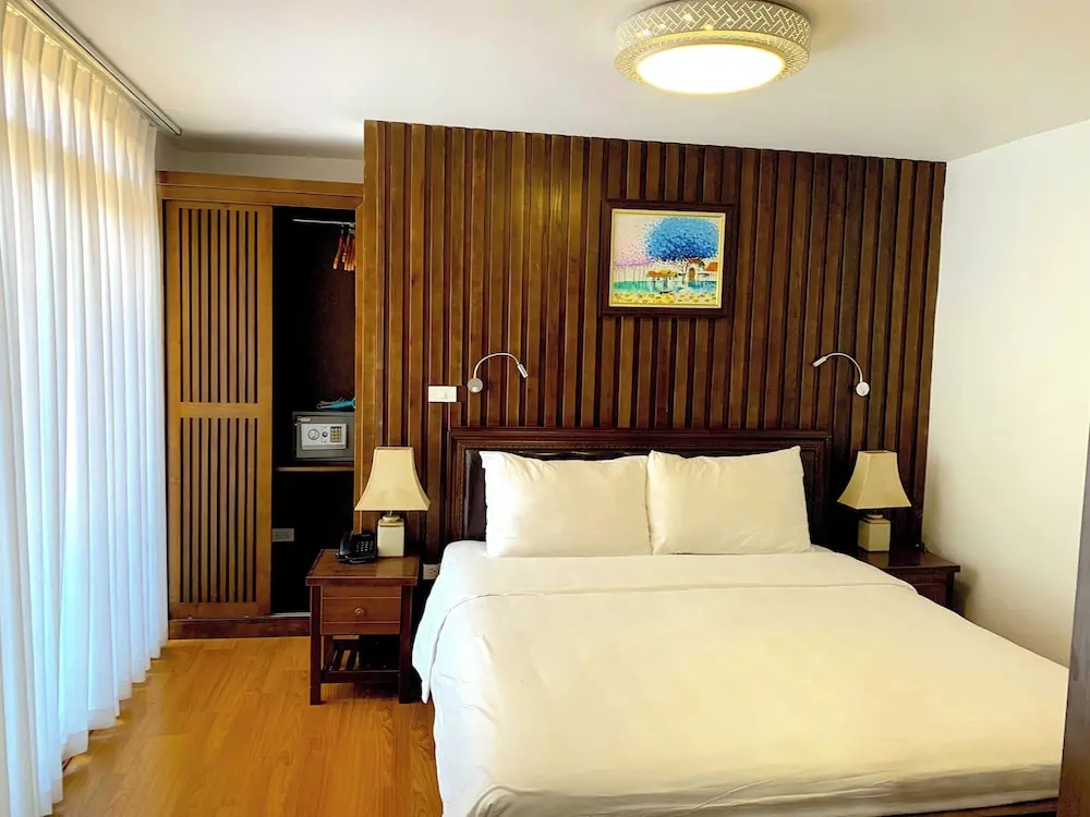 Premium Double room with balcony and with city view (full double bed)